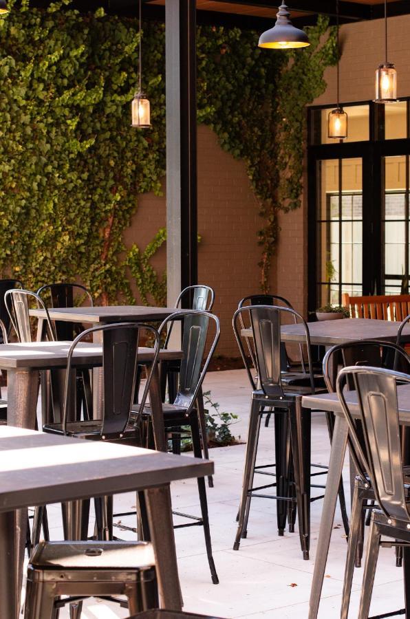 Meeting House Boutique Hotel Falls Church Bagian luar foto